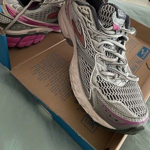 Brooks womens sneakers